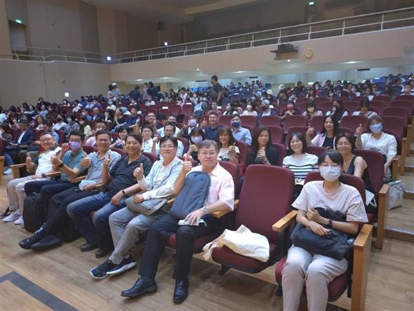 112.09.11.112學年組發班新生座談會, 共8張圖片