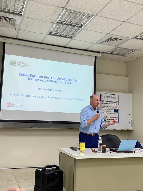 1121026Reflections on the 'Cinderella sector'  Fur, 共12張圖片