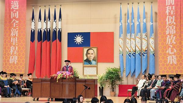 1130622  111級成教所碩班、博班、組發班畢業典禮, 共15張圖片