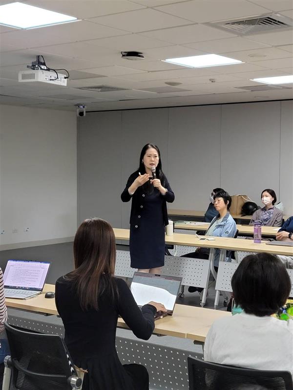 本所所長受邀赴國家高齡醫學暨健康福祉中心專題演講-重探AI時代醫學教育的基礎, 共3張圖片