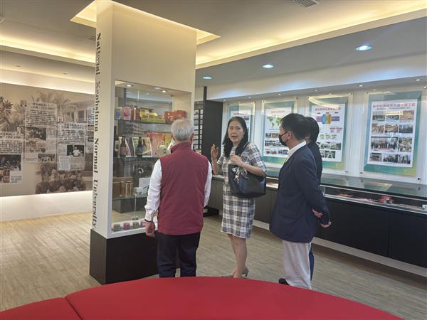 1140305日本拓殖大學日本文化研究所所長丹羽文生教授與小枝義人教授，親赴本所與本中心拜訪韓必霽, 共3張圖片