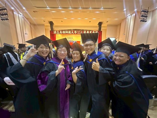 113-2畢業典禮照, 共4張圖片