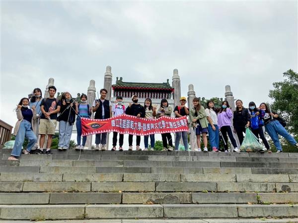 109學年度壽山國家自然公園服務與學習校外實踐參訪  ＜楊護源教師帶領 >, 共3張圖片